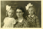Alberta Osstyn met haar dochters Erna en Nicole De Keirschieter.